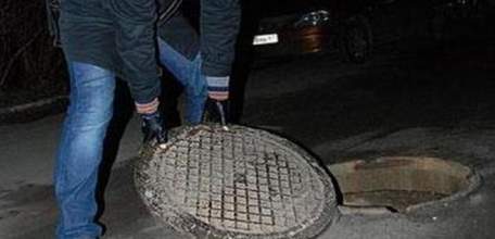 Полиция Ельца раскрыла хищение трёх канализационных люков