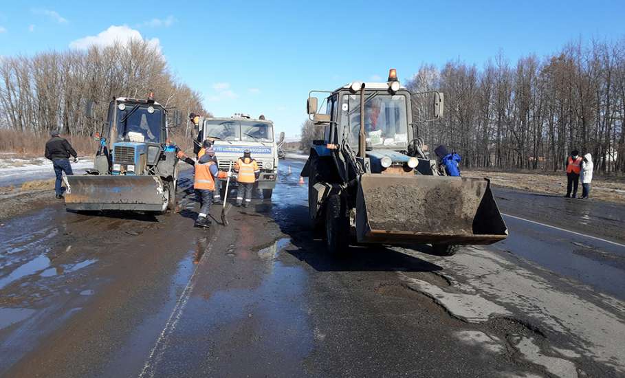 Аварийный ремонт дорог ведётся во всех районах Липецкой области