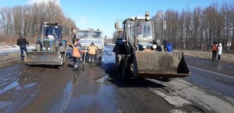 Аварийный ремонт дорог ведётся во всех районах Липецкой области