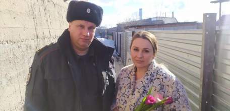 В Ельце прошла акция МВД России «8 марта в каждый дом»