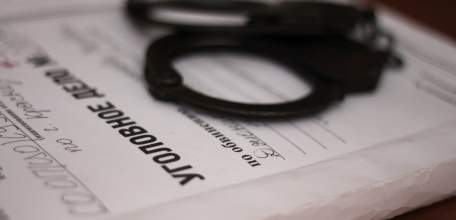 В Ельце подросток оказался на скамье подсудимых за кражи и грабежи