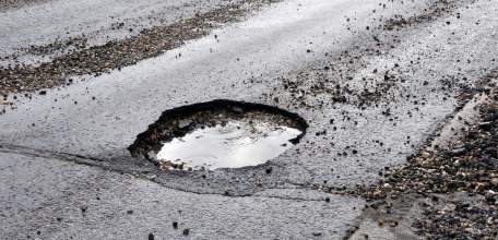 Прокуратура г. Ельца потребовала устранить дефекты дорожного покрытия на автодорогах и обозначить опасные участки
