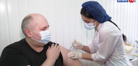 Глава города Евгений Боровских привился «Спутником-V»