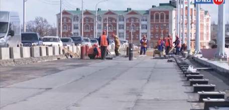 Месяц до запуска: депутатам озвучили плановый срок начала двустороннего движения по мосту