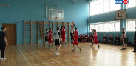 Борьба за звание лучшей баскетбольной команды: в Ельце стартовал традиционный турнир памяти М. Колоколина