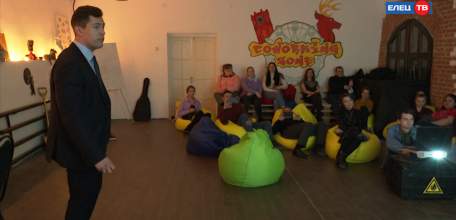 С юмором о серьёзном: в «Coworking zone» прошёл вечер презентаций представителей елецкой молодёжи