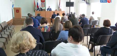 Изменения в бюджете, повышение окладов бюджетникам и другие вопросы: состоялась 40-я сессия Совета депутатов