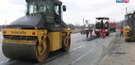 На дорогах города продолжается плановый ямочный ремонт: работы идут на улице Задонской
