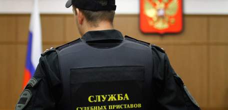 В Елецком районе вынесен приговор местной жительнице за вмешательство в деятельность судов и применение насилие в отношении пристава