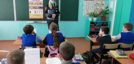 Обучение правилам дорожного движения является одним из важнейших направлений воспитательной работы в школе