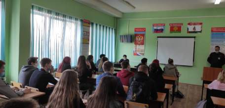 Сотрудники ОМВД России по городу Ельцу проведят встречи с подростками в целях профилактики правонарушений