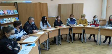 Сотрудники полиции приняли участие в "круглом столе" в школе № 19 г. Ельца