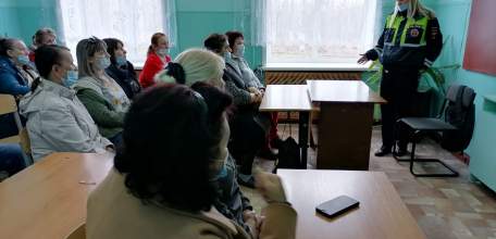 Сотрудники ГИБДД Елецкого района принимают участие в родительских собраниях