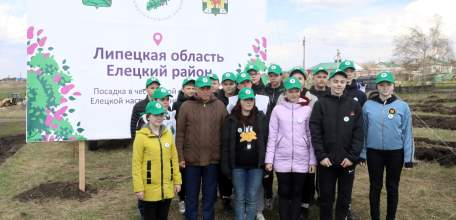 Игорь Артамонов вместе с жителями области заложил «Сад памяти» в Ельце