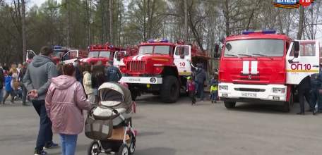 Выставка техники, награждение и концерт: елецкие пожарные отметили свой профессиональный праздник