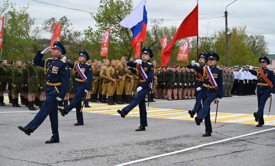 В Ельце прошел парад в честь Дня Победы