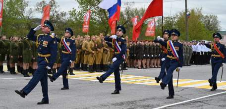 В Ельце прошел парад в честь Дня Победы