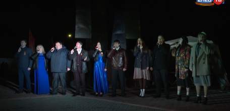 От «Катюши» до «Смуглянки»: 9 Мая перед фейерверком ельчане пели песни Победы