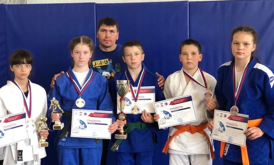 Юные спортсмены из Елецкого района успешно выступили на Всероссийском турнире по дзюдо в Воронеже