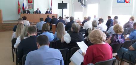 Изменения в бюджет, устройство велосипедных дорожек, ремонтные работы и вопросы благоустройства: в Ельце состоялась 24-я сессия Совета депутатов