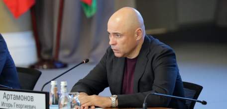 Игорь Артамонов предложил внедрить подход «житель в центре» в образовательную сферу