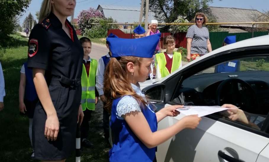 Отряд ЮИД из Елецкого района провел акцию «Письмо водителю» совместно с ГИБДД