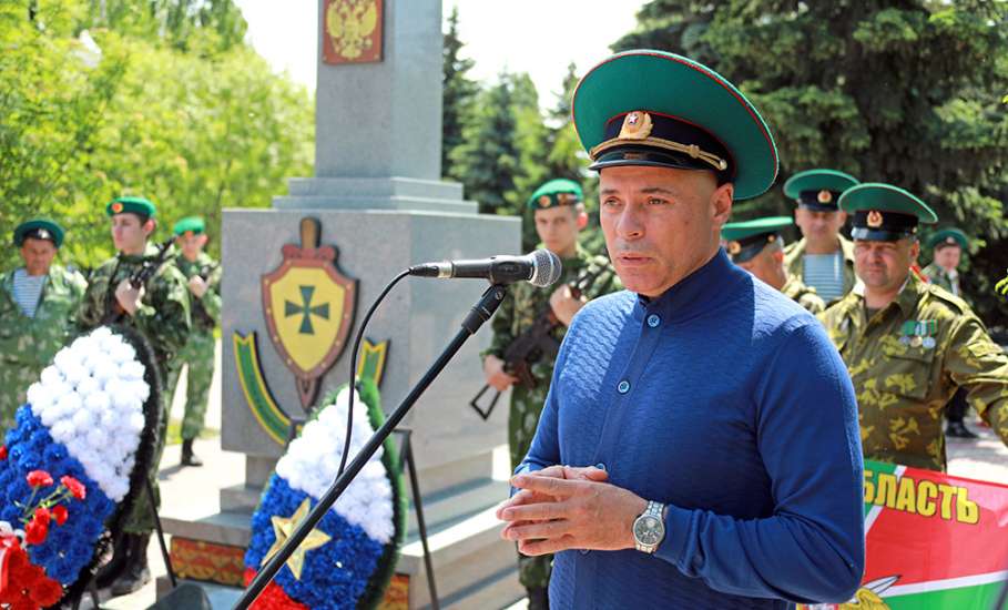 Игорь Артамонов поздравил ветеранов и военнослужащих с Днём пограничника