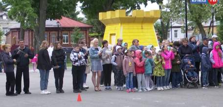 В Международный день защиты детей двум елецким многодетным семьям вручили областные премии