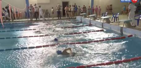 Праздник плавающих детей: бассейн спорткомплекса &laquo;Виктория&raquo; принимал участников соревнований по плаванию