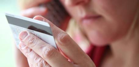 В Ельце двух граждан снова обманули лжесотрудники банка на крупные суммы