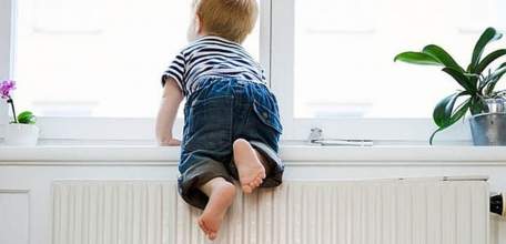 Памятка родителям о выпадении детей из окон