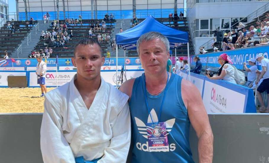 Ельчанин успешно выступил на чемпионате России по пляжному самбо