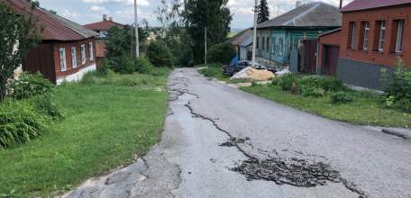 На улице Профсоюзной смыло асфальт!