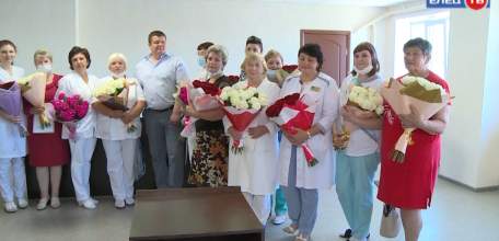 Лучшим медработникам елецких городских больниц вручили награды в честь профессионального праздника