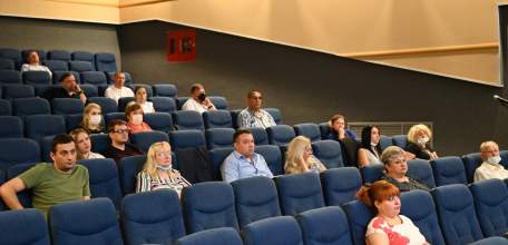 Будущее вывесок в исторической части города обсудили в Ельце