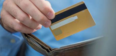 В Ельце возбуждено уголовное дело по факту хищения денежных средств с банковской карты покойного