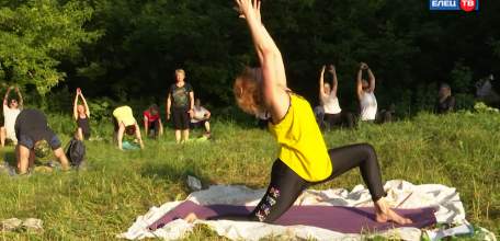 Ельчане отметили международный день йоги
