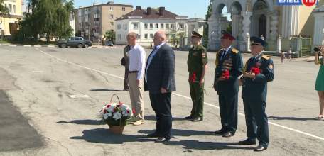 «Это нужно не мёртвым, это нужно живым»: в День памяти и скорби Елец присоединился к всероссийской минуте молчания