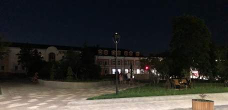 Почему в скверах Бунина-Соломенцева не работает уличное освещение и фонтан?!