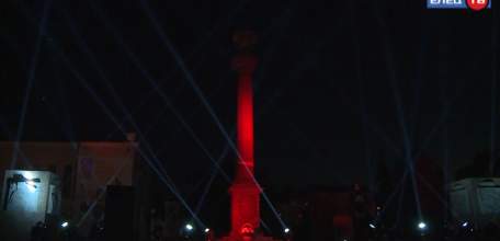 Без воя сирен и грохота зениток: в День памяти и скорби небо над Ельцом озарили лучи мирных прожекторов