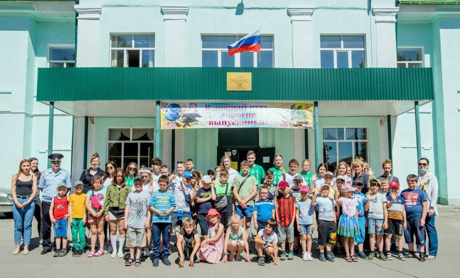 Сотрудники Елецкого линейного отдела МВД России на транспорте проводят встречи в пришкольных лагерях