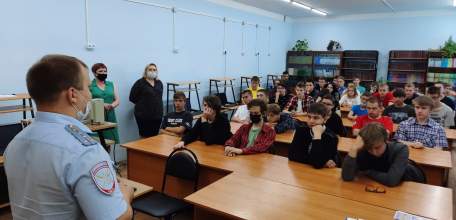 Сотрудники Елецкого ЛО МВД России на транспорте провели лекцию по повышению киберграмотности среди студентов