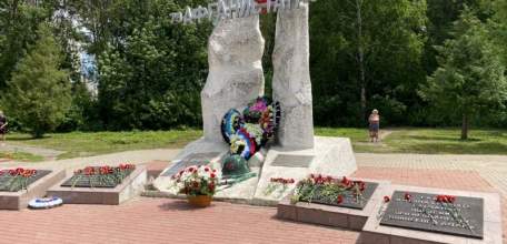 В сквере Афганцев прошли митинг и возложение, посвященные Дню ветеранов боевых действий