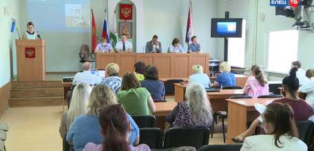 Как предотвратить трагедию: профилактику суицидов среди подростков обсудили на заседании комиссии по делам несовершеннолетних