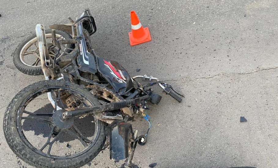 В Ельце мотоциклист попал под колеса УАЗа