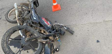 В Ельце мотоциклист попал под колеса УАЗа