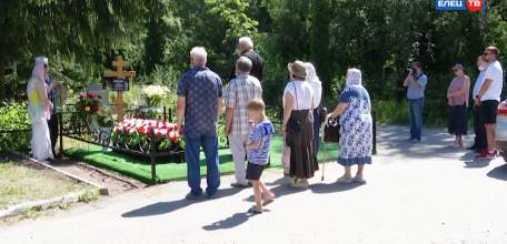 Друзья и поклонники творчества Рениты Григорьевой встретились у могилы кинорежиссёра в день её рождения