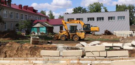 Строительная площадка нового корпуса школы в поселке Ключ жизни под пристальным вниманием администрации Елецкого района