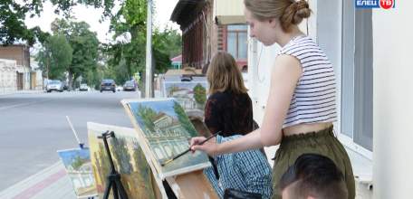 Студенты академии акварели и изящных искусств Сергея Андрияки проходят творческую практику в Ельце