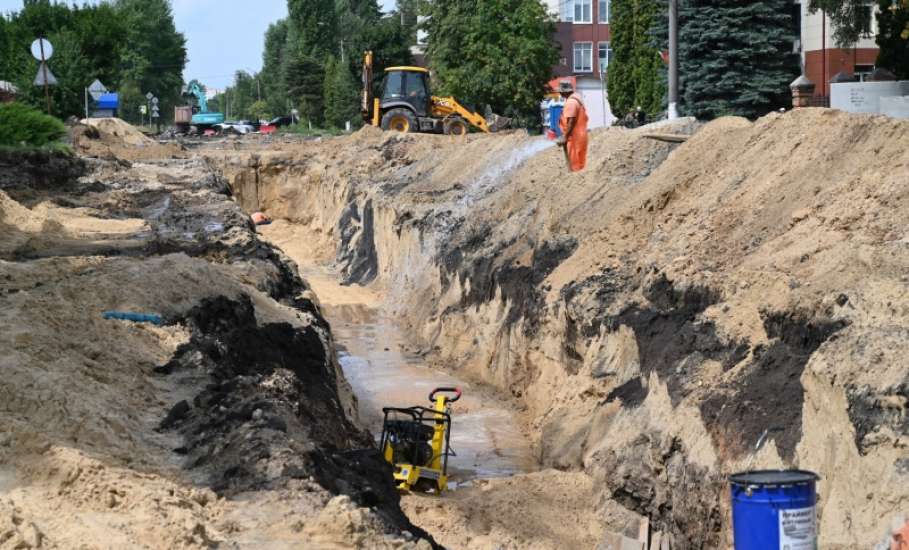 На улице Коммунаров продолжается реконструкция автомобильной дороги